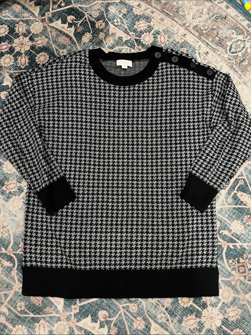 Houndstooth Crewneck Sweater with Shoulder Buttons Large Ann Taylor #741